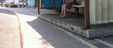 קלוז אפ של רגליים בתחנה רגילה -