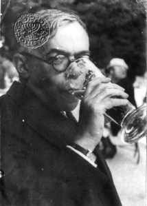 ז'בוטינסקי שותה בירהimg_221209_58605