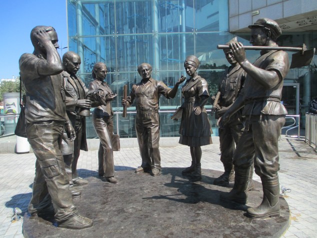 The_zionst_voyage_of_David_Azriely_sculpture_in_Tel_Aviv_(2014)